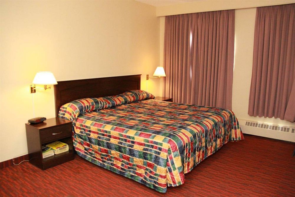 Argyll Plaza Hotel Edmonton Bagian luar foto