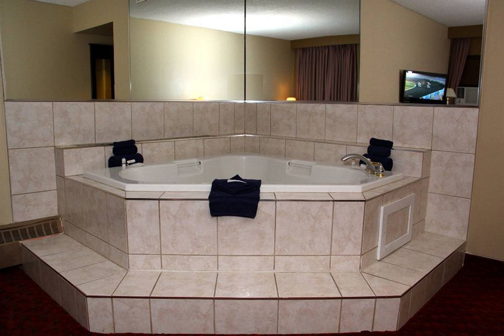 Argyll Plaza Hotel Edmonton Bagian luar foto