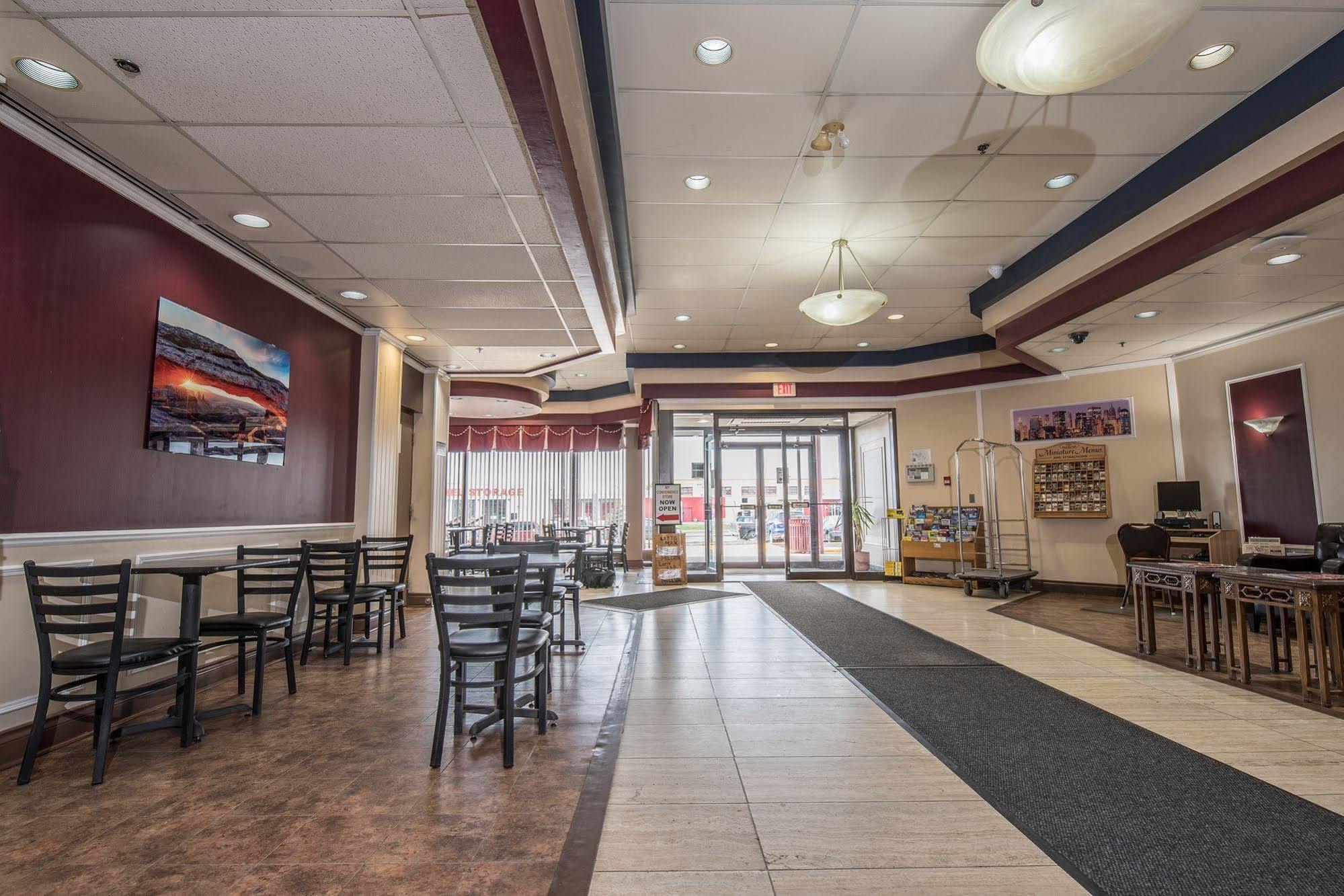Argyll Plaza Hotel Edmonton Bagian luar foto