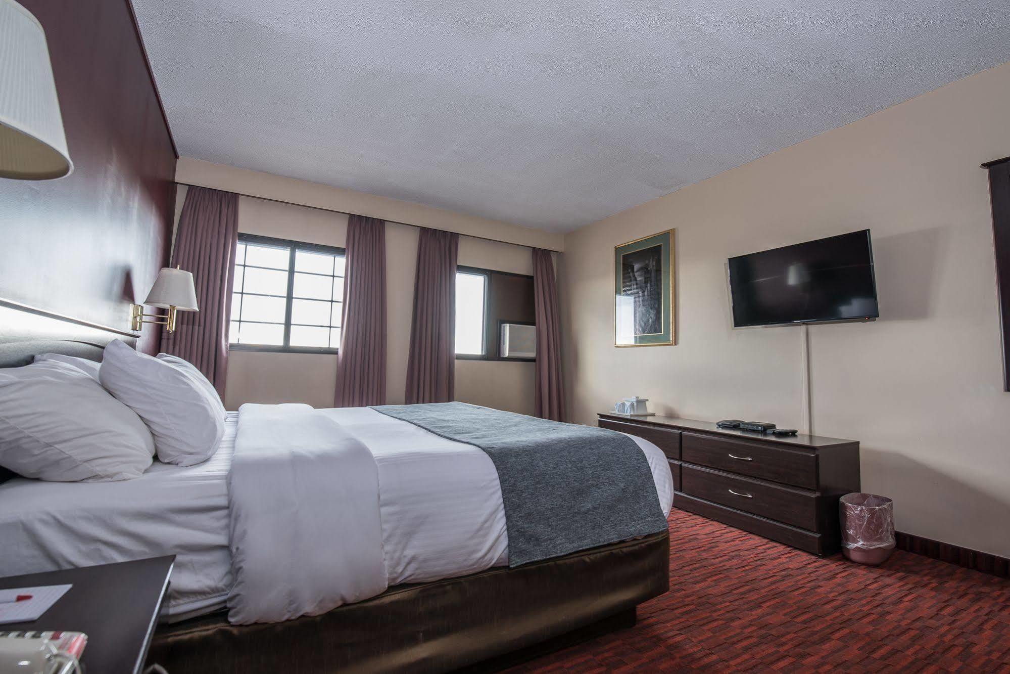 Argyll Plaza Hotel Edmonton Bagian luar foto