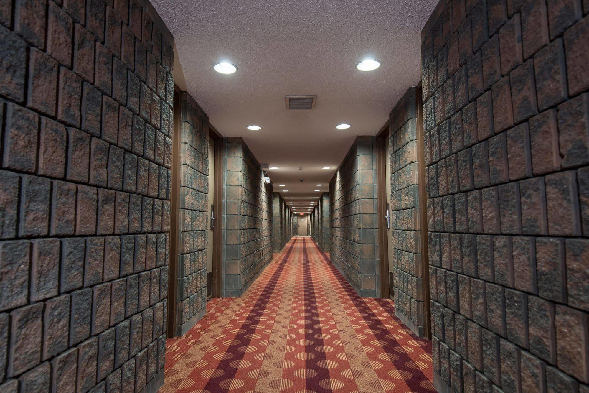 Argyll Plaza Hotel Edmonton Bagian luar foto