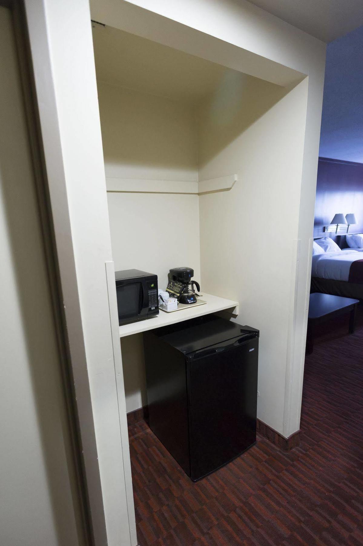 Argyll Plaza Hotel Edmonton Bagian luar foto