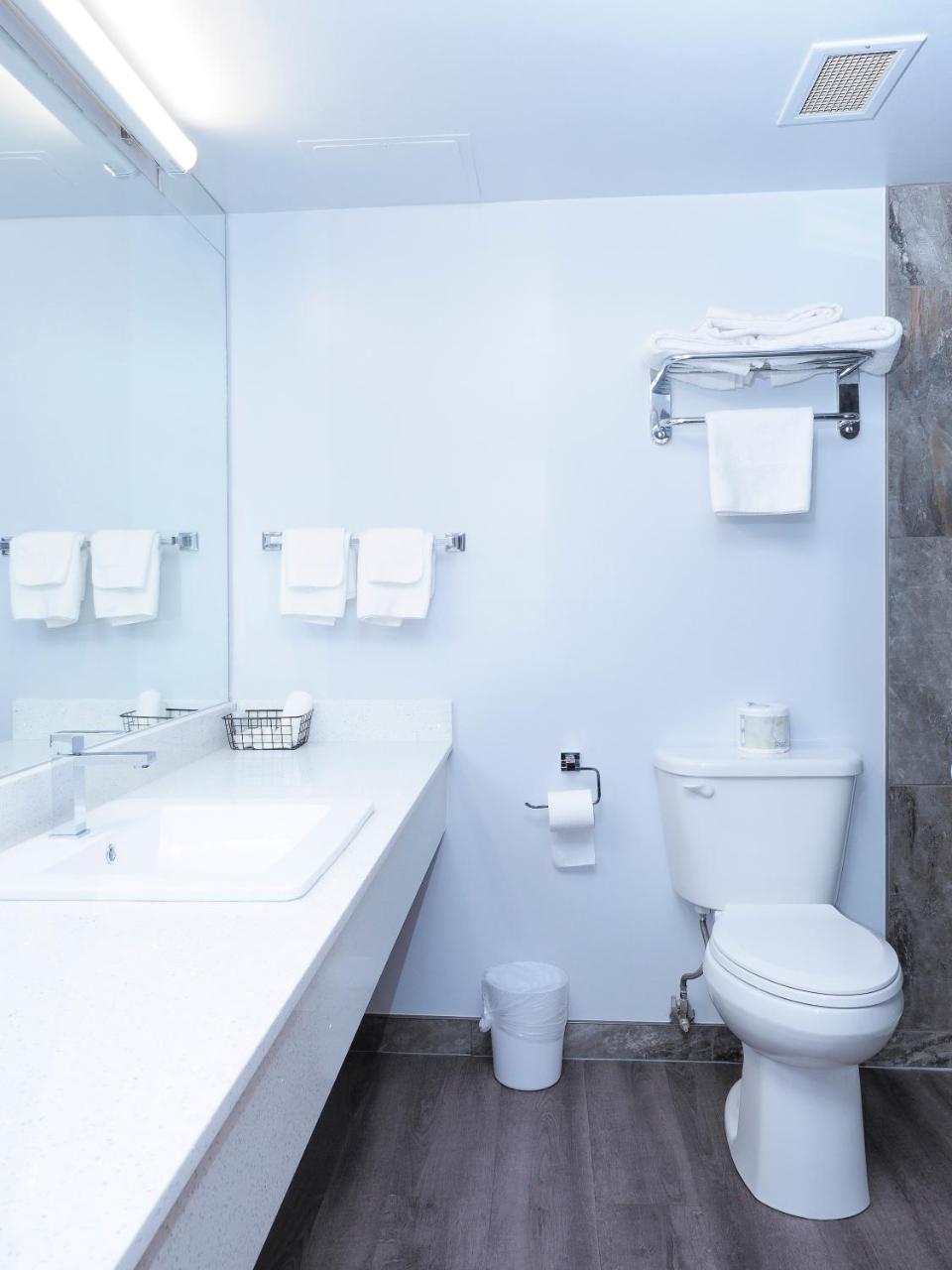 Argyll Plaza Hotel Edmonton Bagian luar foto