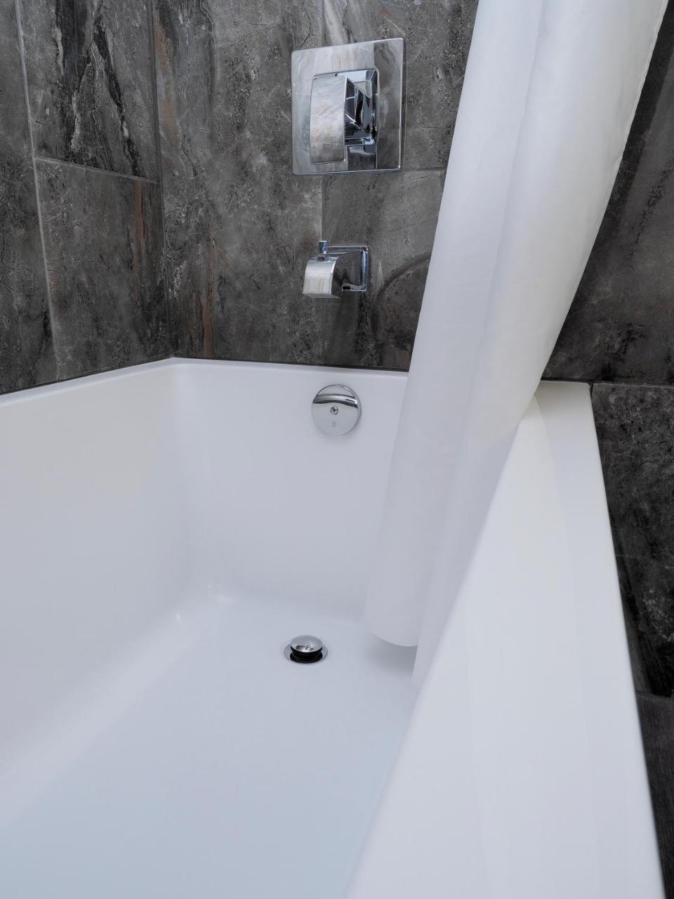 Argyll Plaza Hotel Edmonton Bagian luar foto