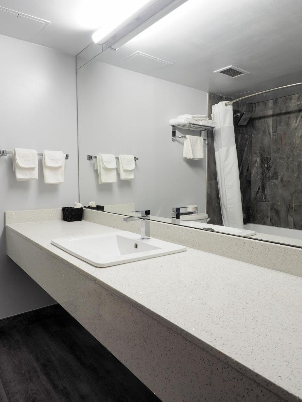 Argyll Plaza Hotel Edmonton Bagian luar foto